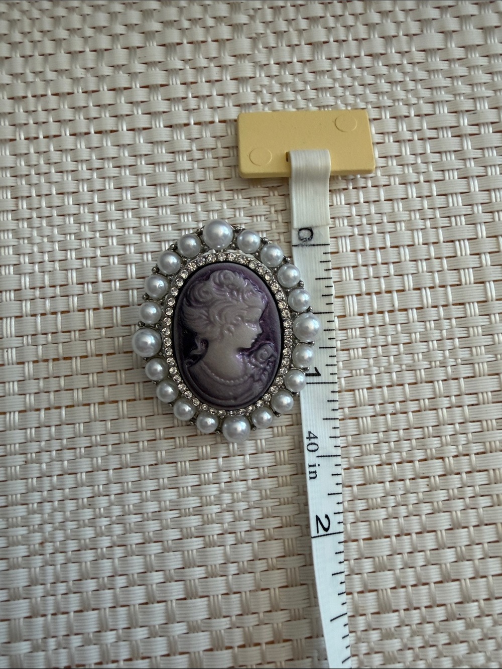 Purple Cameo Pearl & Crystal Brooch - Elegant Women's Jewelry - Picture 4 of 4